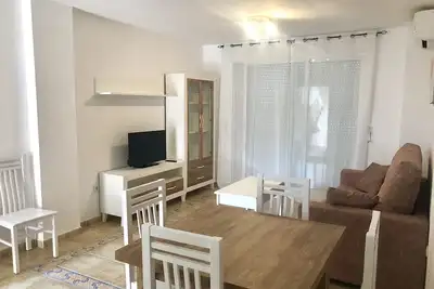 Image de Appartement idéal pour les familles avec aire de jeux, piscine et jardin