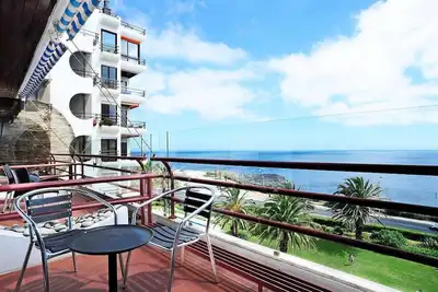 Image de Appartement 2br à la plage avec vue sur la mer et la piscine, Sao Pedro EstoriL-Checkinhome