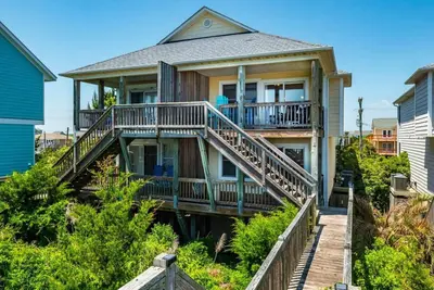 Image de Superbe maison de bord de mer avec des finitions haut de gamme modernes