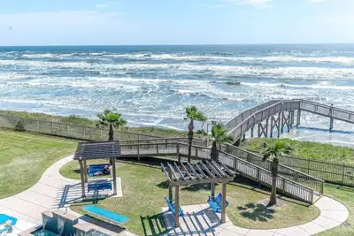 Image de Une vue imprenable à quelques pas de la piscine et de la plage!