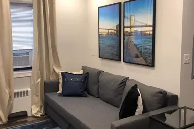 Image de 1817 1e · Magnifique 2 chambres Apt20 min à New York C-Parking Avail
