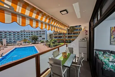 Image de Moderne, renoveted, 150 m Yumbo, 600 m plage de sable fin. Une connexion Wi-Fi gratuite. Entièrement équipé.