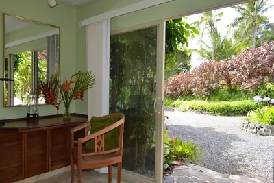 Image de Chambre Plumeria - Emplacement magnifique au paradis de la jungle avec entrée privée et lit king
