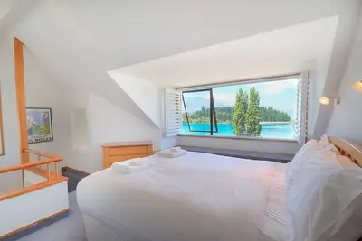 Vues sublimes sur les montagnes et le lac | Balcons ensoleillés