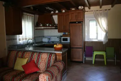 Image de Charmante villa de trois chambres, avec piscine privée, pouvant accueillir jusqu'à sept personnes