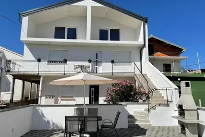 Image de Appartement dans Pirovac avec Balcon, Climatisation, Wifi (4717-1)