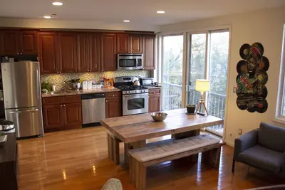 Image de Nouveau condo sur 2 niveaux avec 2 chambres (laveuse \/ sécheuse, ascenseur, balcon)