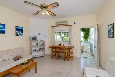Image de Ikaros, cosy family  Apt with sea view, Wifi, beach 30m