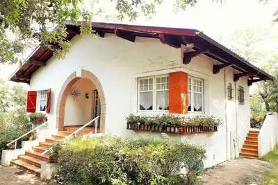 Image de maison familiale quartier calme