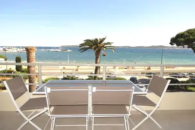 Image de Appartement refait deux pièces centre ville vue mer 4 personnes wifi