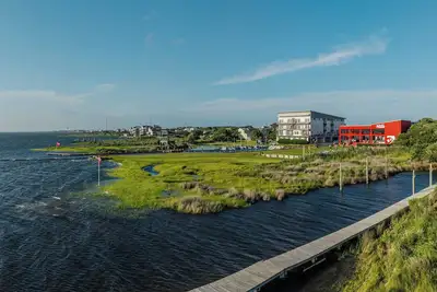 Image de Suites de luxe avec vue sur l'eau et trois chambres - co-situées avec Real Watersports
