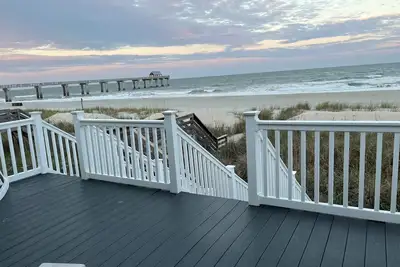 Image de Near Heaven Oceanfront B- Oceanfront, les orteils dans le sable, 2 Br 2 Bath Wifi gratuit