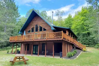 Image de Chalet de montagne de luxe de 5 chambres sur 20 acres!