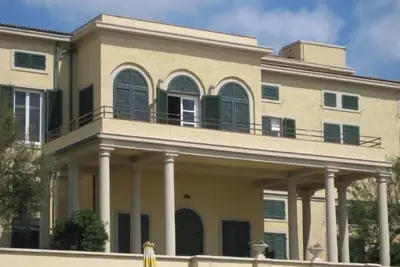 Image de Bel appartement pour 8-10 personnes dans une villa historique sur la mer
