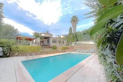 Image de Club Villamar - Villa espagnole chaleureuse avec piscine à moitié couverte, terrasse et jardin s. . .