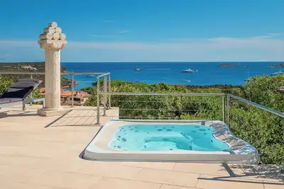 Image de Porto Cervo • Design Et Confort Avec Une Vue Incroyable Sur Pevero Bay