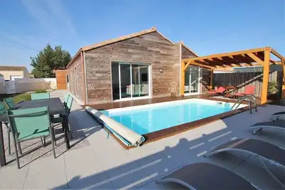 Villa Silène, autonome et toute équipée pour 6, piscine chauffée et jardin