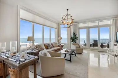 Image de Luxueux Oceanfront Villa offre une vue panoramique à couper le souffle!