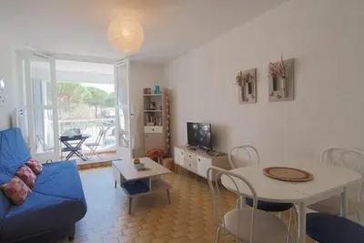 Image de Studio Avec Parking Et Terasse Niche Dans Un Quartier De La Grande Motte