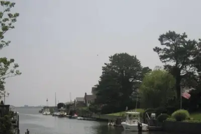 Image de Canal Hamptons maison avant avec quai privé
