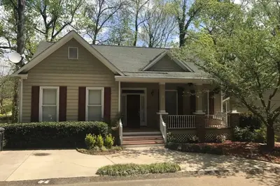 Image de Cottage spacieuse Ă moins d'un mile de Augusta National
