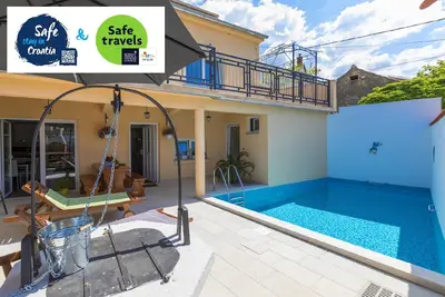 Image de Maison de vacances Tribalj pour 2 - 8 personnes avec 3 chambres à coucher - Maison de vacances