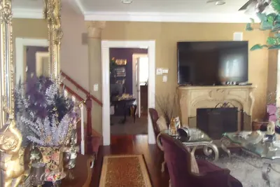Image de Old world Charm, with view of Fox River wrap around front porch.