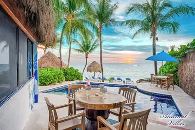 Image de Mettez vos orteils dans l'eau! Détendez-vous sur une belle plage de sable à Akumal!