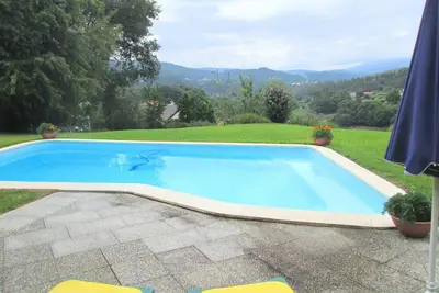 Image de Maison de campagne privée avec piscine