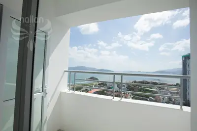 Image de Free Airport P \/ U - Hôte Nallan - Appartement avec services hôteliers avec vue sur la mer