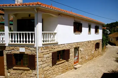 Image de Maison rustique entre le barrage et Serra Estrela