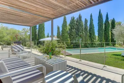 Image de Luxury modern villa, gated pool & garden, WiFi