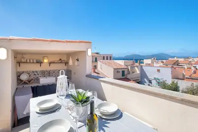 Image de Terrasse PRIVÉE Dans Le Centre Historique. Toits!