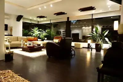 Image de Penthouse spectaculaire avec jardin sur le toit, bain à remous extérieur et vue imprenable