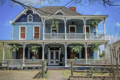 Image de Nouveau! Vicksburg Home w / 3 Porches, à pied du centre-ville