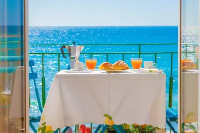 Image de Il Balcone sul Prino - directement en face de la mer, récemment rénové, pour 6 personnes