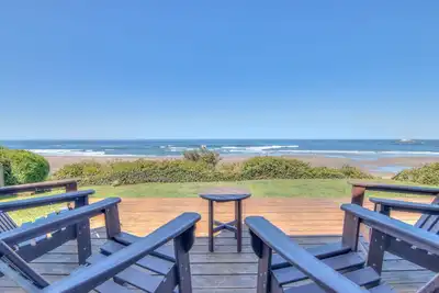 Image de Maison en bord de mer changeante récemment mise à niveau avec vue panoramique sur l'océan