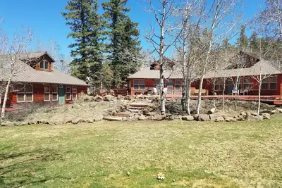 Image de Aspen View Cottage # 3, 1 de 3 cabines cĂ´te Ă cĂ´te, 30 couchages au total