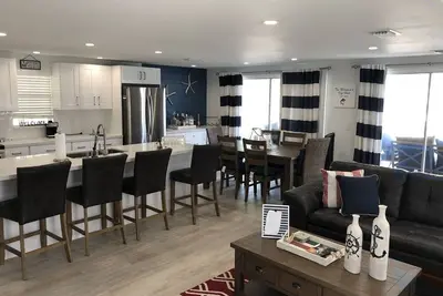 Image de 3 chambres - 2 salles de bain, 6 couchages avec vue sur la baie
