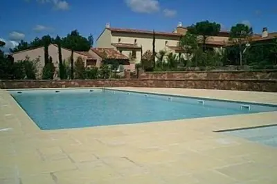 Image de Maison avec piscine partagée sur Golf Luxe et Spa Resort