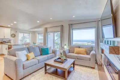 Image de Modern Oceanview Beauty situé dans la communauté de Bayshore à Waldport