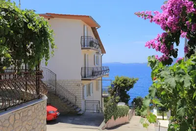 Appartement de trois chambres prés de la plage Okrug Donji, Ciovo (A-16657-b)
