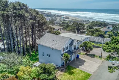 Image de Luxe Ocean View Home avec grande salle de jeux, bain à remous, Arcade Fun & Beach Access à proximité
