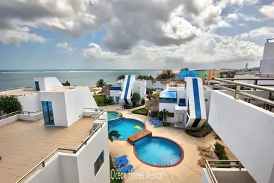 Image de Lotissement de luxe en bord de mer avec Wifi 3 piscines et spa avec télévision à écran plasma