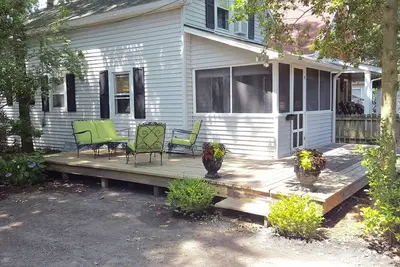 Image de Vie Simplistique Cottage mignon et confortable en ville - marche / vélo jusqu'à la plage!