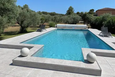 Image de Dans un havre de paix villa avec piscine, terrain de foot, pétanque.