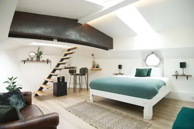 Image de Eco-Houseboat central et moderne à 10 min à pied du centre