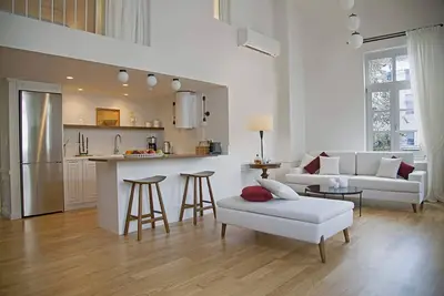 Image de Kekias | Appartement Suite 2bdr avec Vue sur la Rue Ermou |