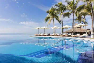 Image de Condo en bord de mer Ă Krystal Grand