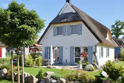 Image de Chaumière pour 8 personnes avec piscine extérieure, près de la plage et de la forêt, sauna
